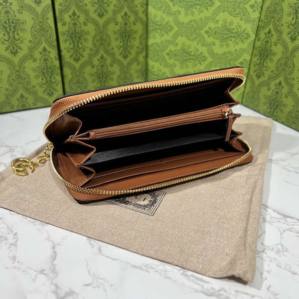 グッチ財布コピー着用イメージ